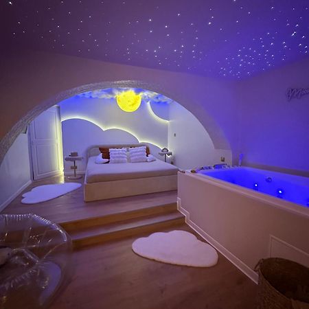 Moon Room, Nuit Insolite - Ollioules Toulon Var エクステリア 写真