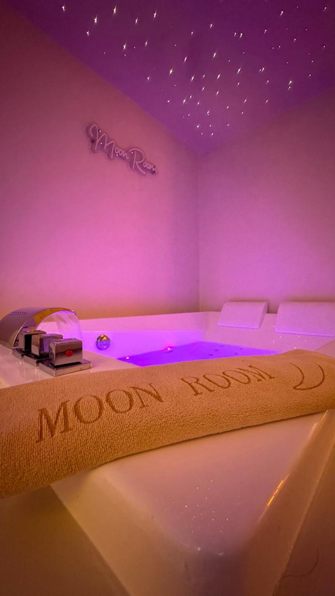 Moon Room, Nuit Insolite - Ollioules Toulon Var エクステリア 写真